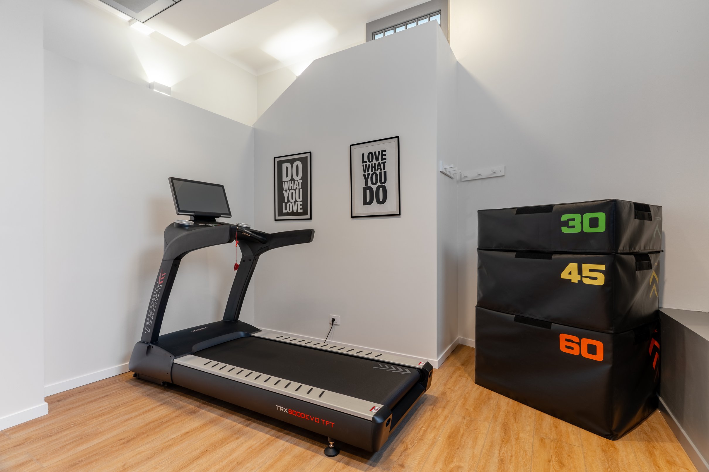 Fitness Studio Spatium con tapis roulant e box jump