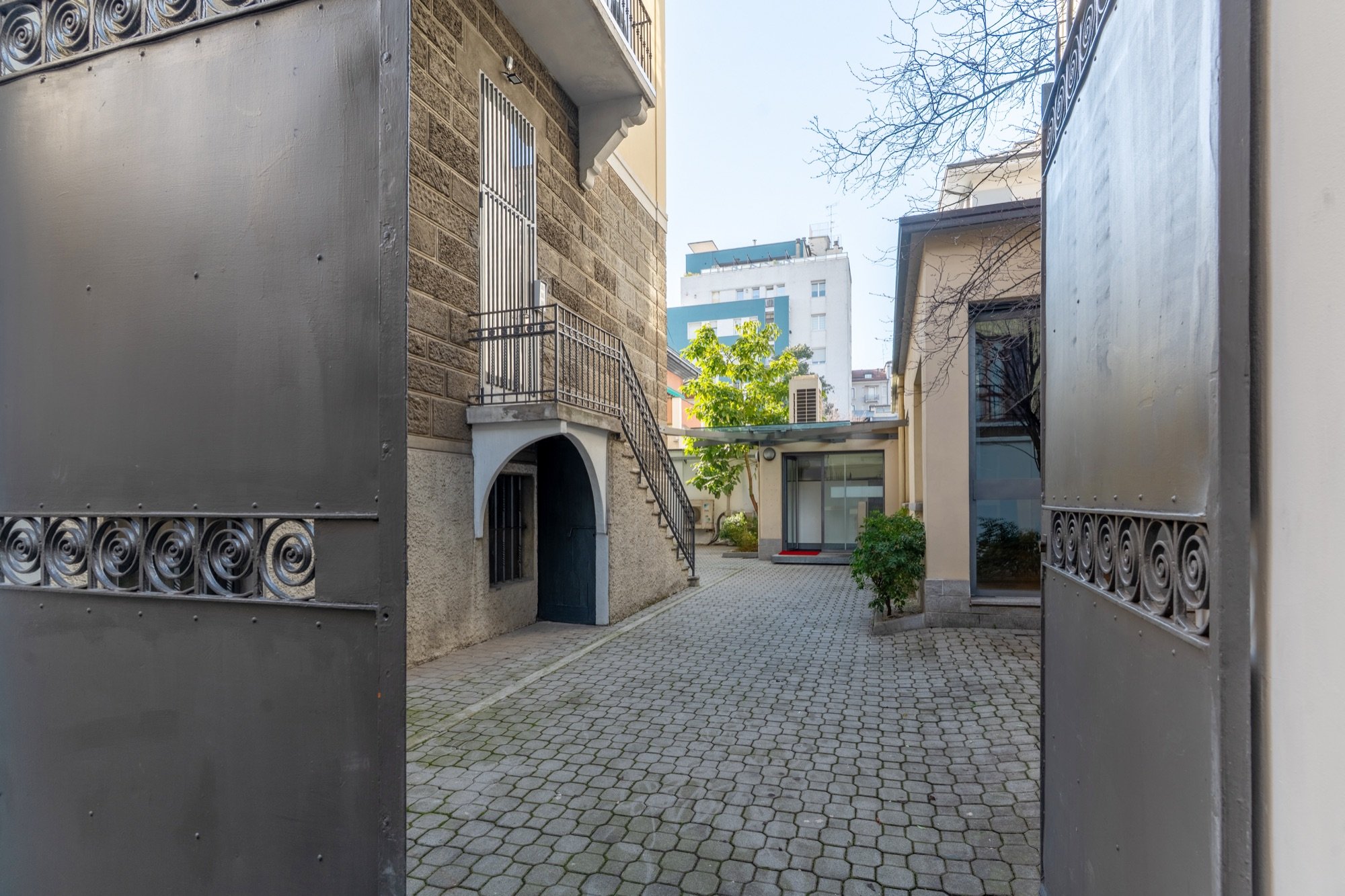 Ingresso alla sede presso Spatium Corso Vercelli, Milano